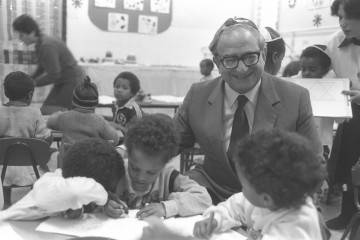 Flickr_-_Government_Press_Office_(GPO)_-_MIN._OF_EDUCATION_AND_CULTURE_YITZHAK_NAVON_VISITING_A_KINDERGARTEN_CLASS_OF_YOUNG_IMMIGRANTS_FROM_ETHIOPIA